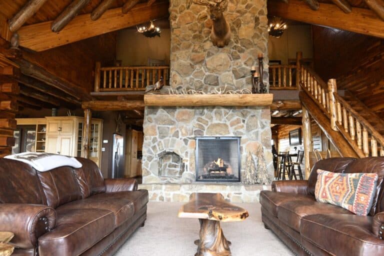 Coshocton Crest Lodge interior living room