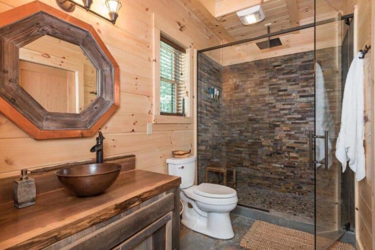 Stone Lake Lodge bathroom
