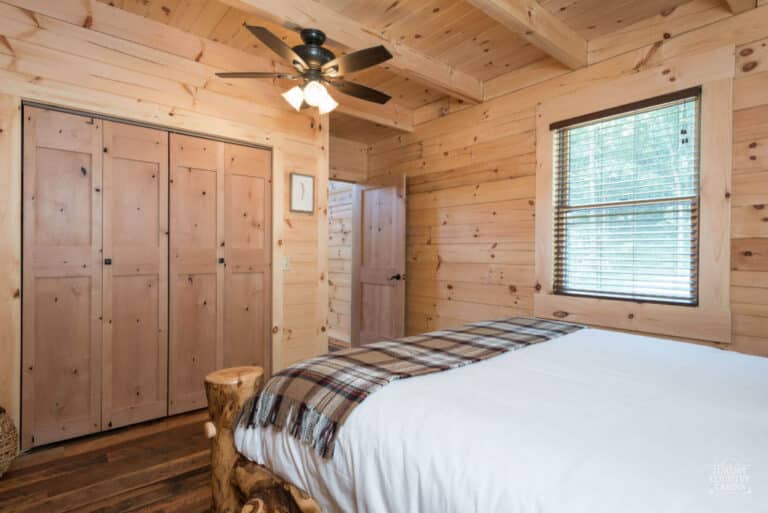 Stone Lake Lodge bedroom